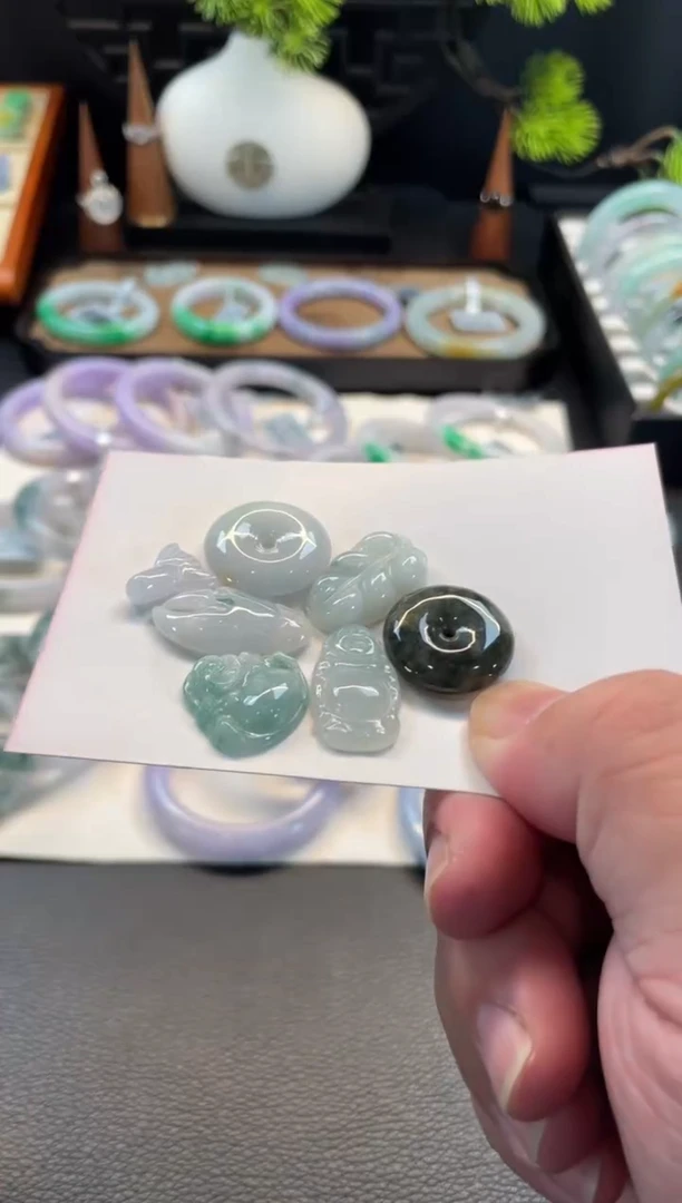 颈饰未镶嵌翡翠21号链接 有纹裂