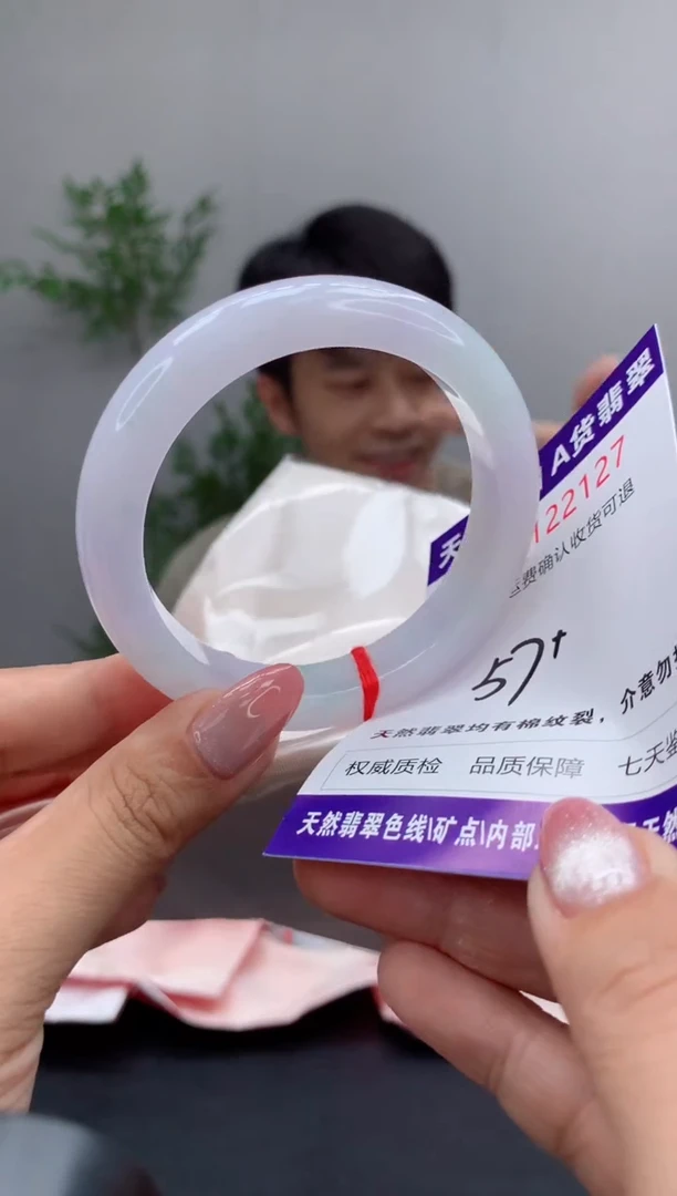 未镶嵌手镯翡翠有纹，完美者勿拍