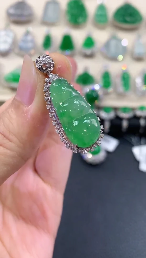 【闪购商品】翡翠吊坠(不含链)18K金镶嵌C28    