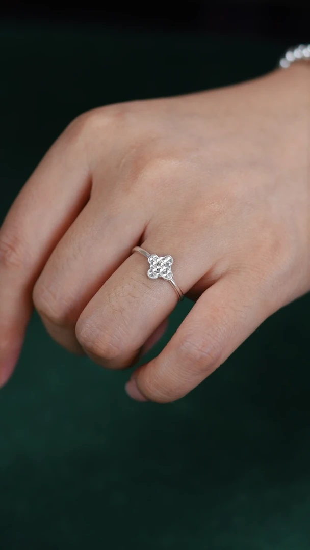 珐琅足银四叶草戒指