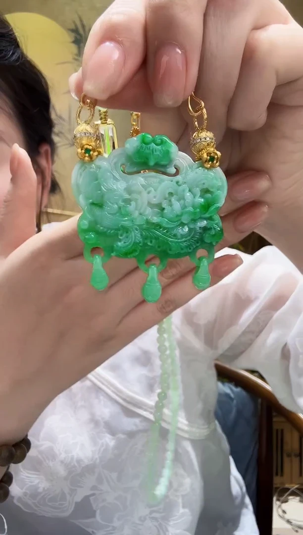 颈饰未镶嵌翡翠吊坠
