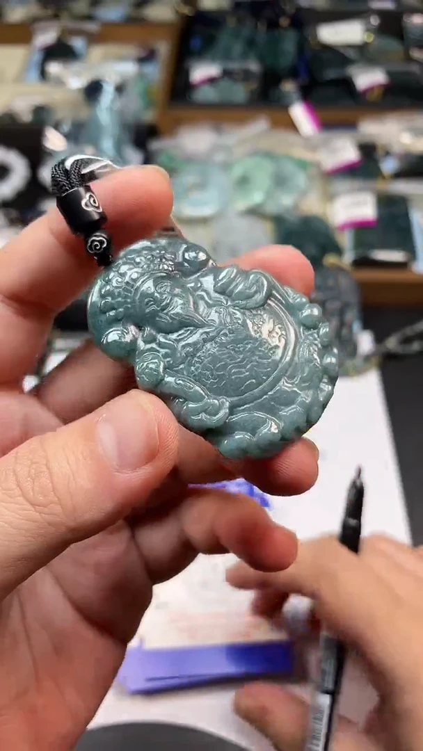 翡翠未镶嵌颈饰念**念 多样性发其一