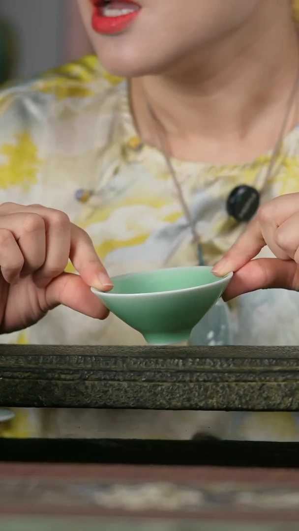 龙泉青瓷梅子箐斗笠杯