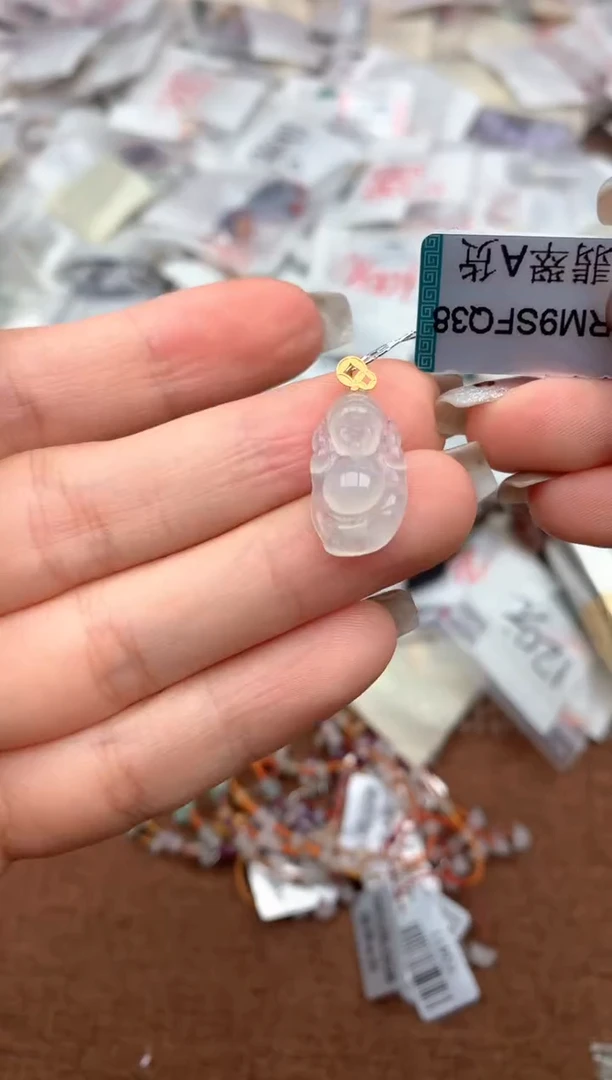 18K金镶嵌挂件翡翠—
