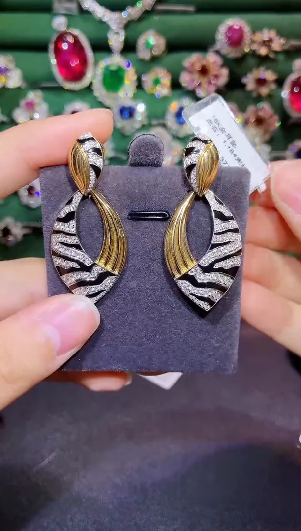 18K金镶嵌耳饰钻石1.184克拉