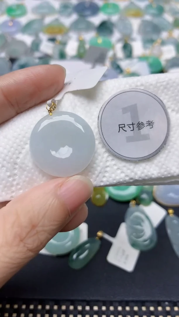 翡翠18K金镶嵌颈饰天然缅甸A货翡翠