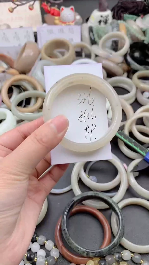 未镶嵌手镯石英质玉326