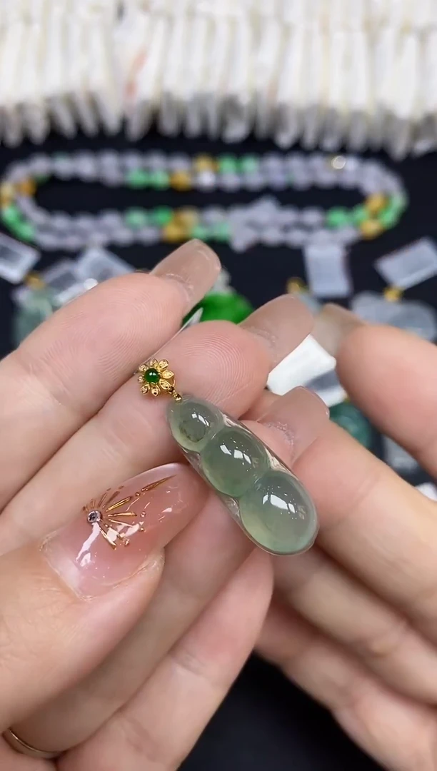 吊坠(不含链)18K金镶嵌翡翠豆子18K金扣镶嵌@@CMT1130-2