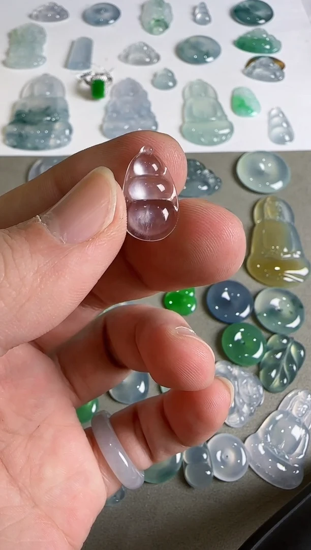 吊坠(不含链)未镶嵌翡翠.