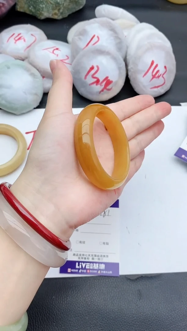 未镶嵌手镯石英质玉181+51/52