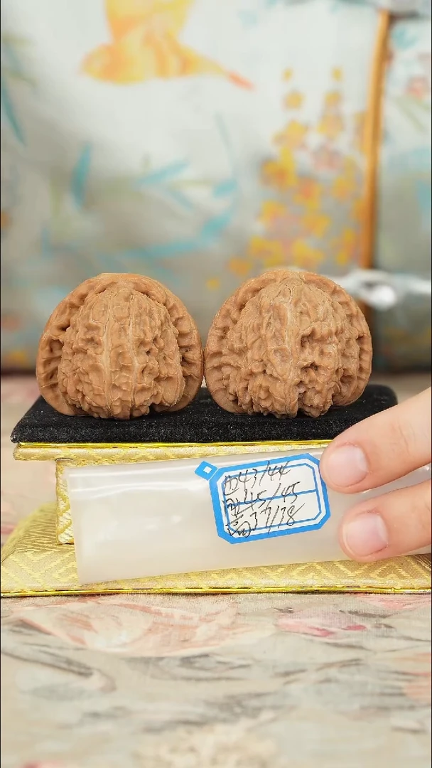 【闪购商品】文玩核桃把件白狮子有修