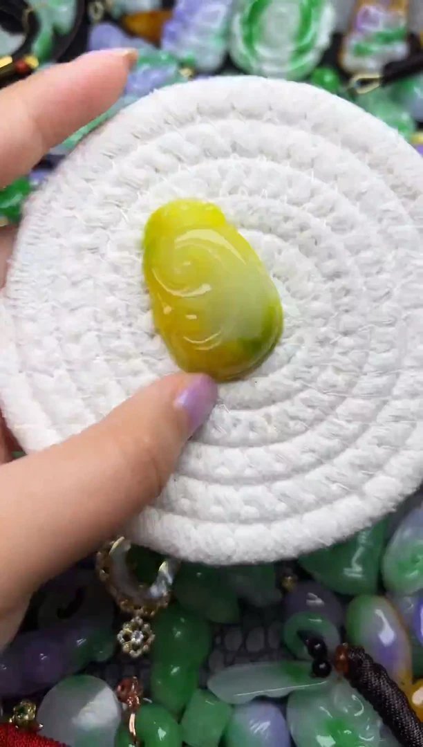 颈饰未镶嵌翡翠缅甸翡翠吊坠