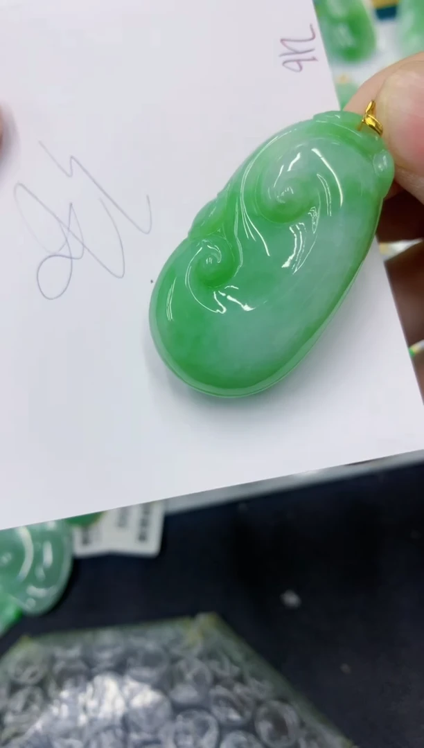 颈饰18K金镶嵌翡翠111111111111