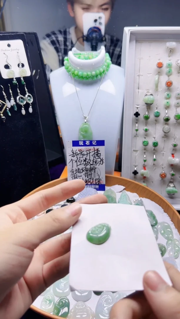 颈饰未镶嵌翡翠翡翠