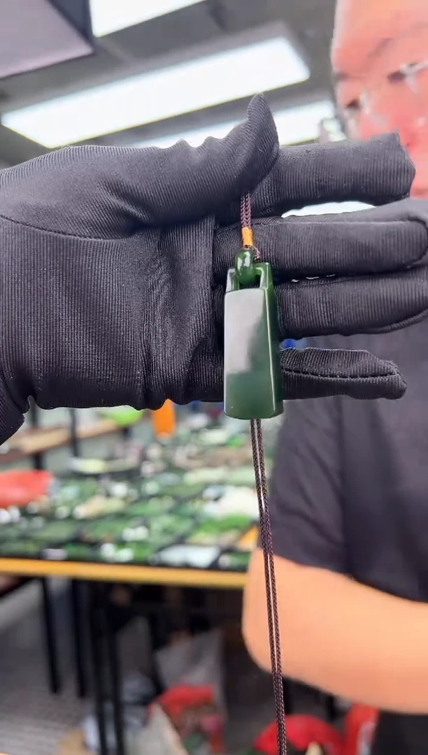 和田玉未镶嵌颈饰吊坠