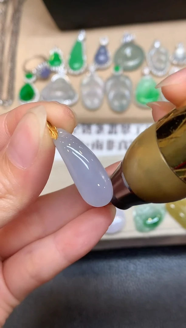 颈饰18K金镶嵌翡翠福瓜【无服务费