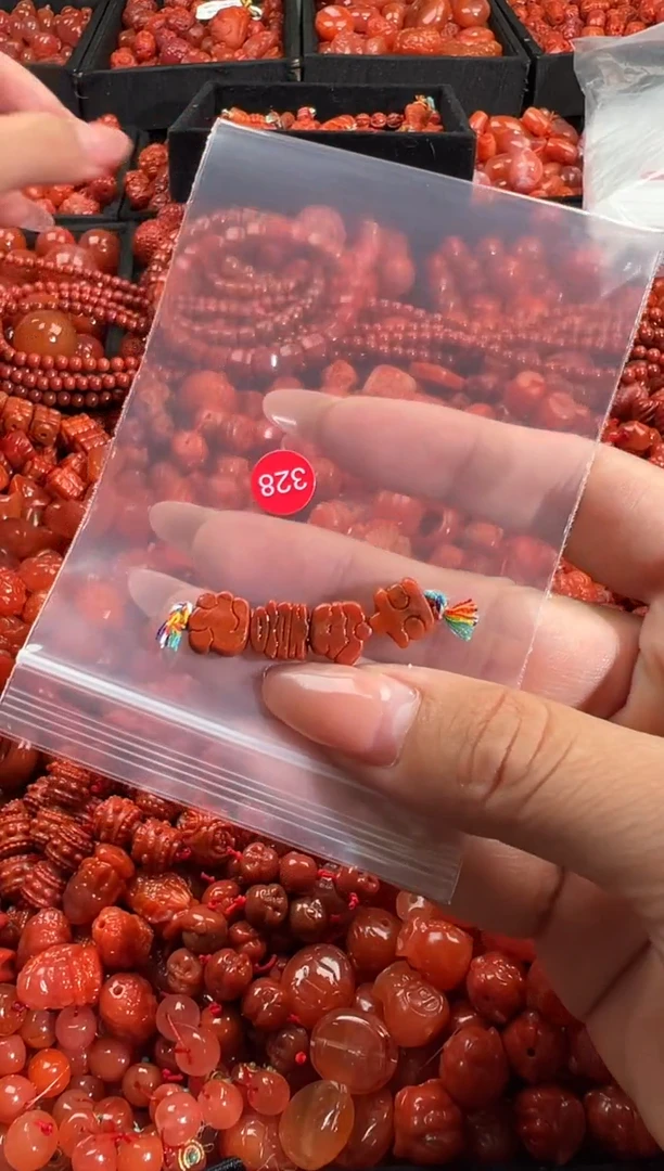 南红玛瑙未镶嵌颈饰1