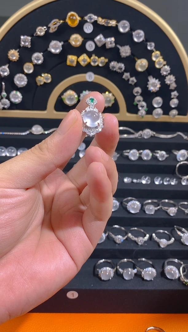 石英质玉合金吊坠(赠链)吊坠