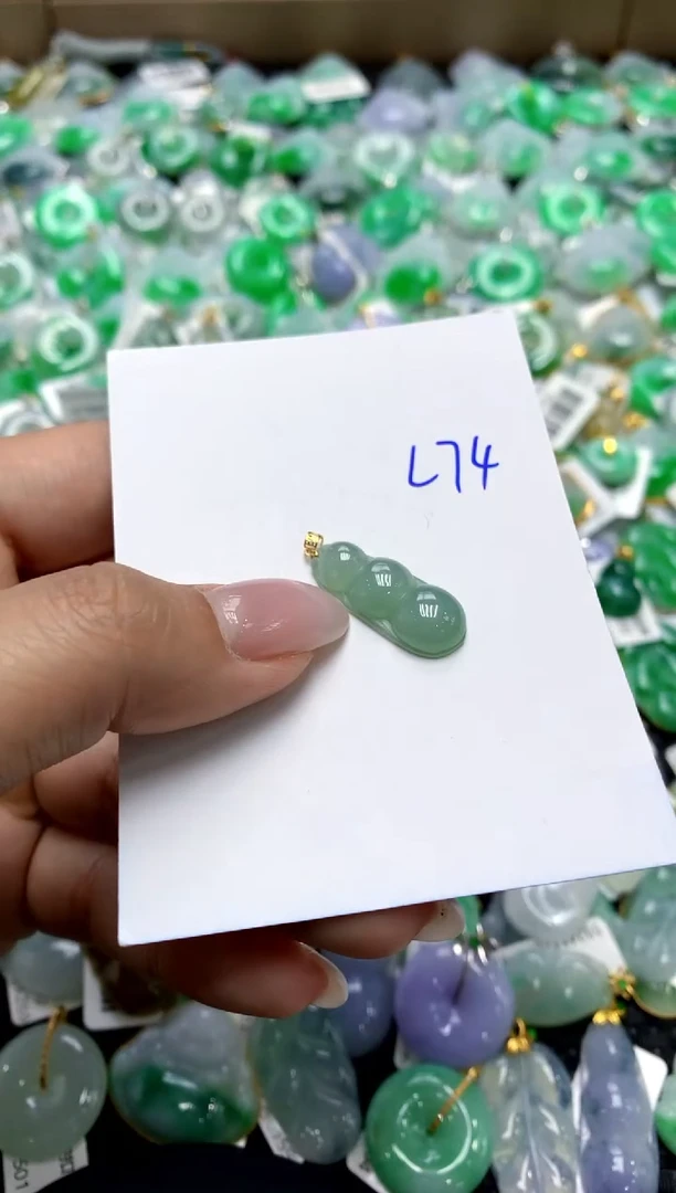 翡翠18K金镶嵌颈饰1111111111111111