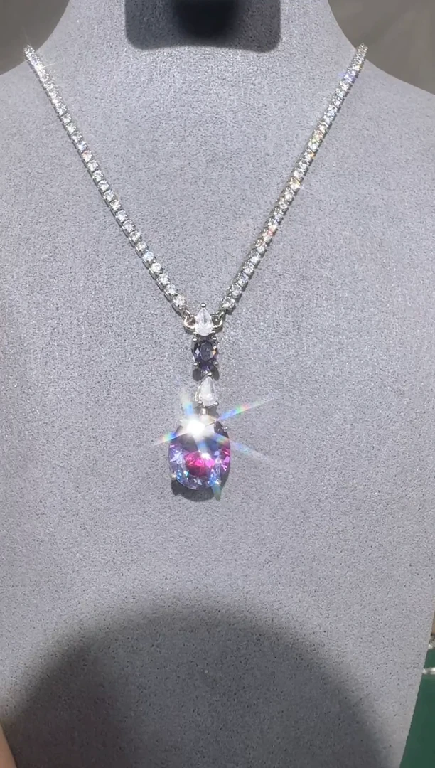 颈饰18K金镶嵌钻石1