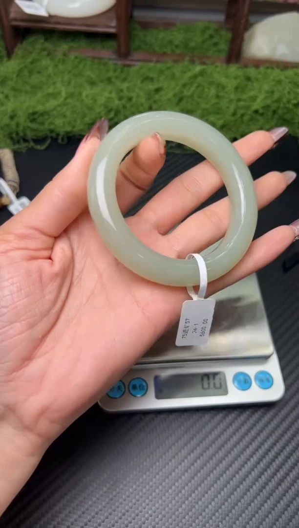 未镶嵌手镯和田玉且末微色差近矿7