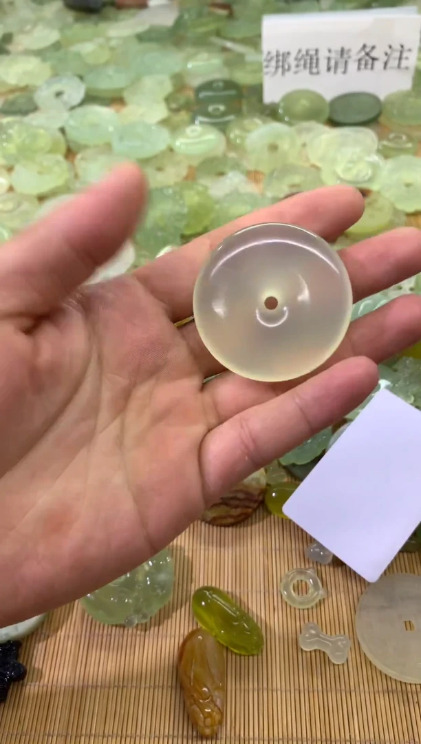 未镶嵌蛇纹石玉颈饰97