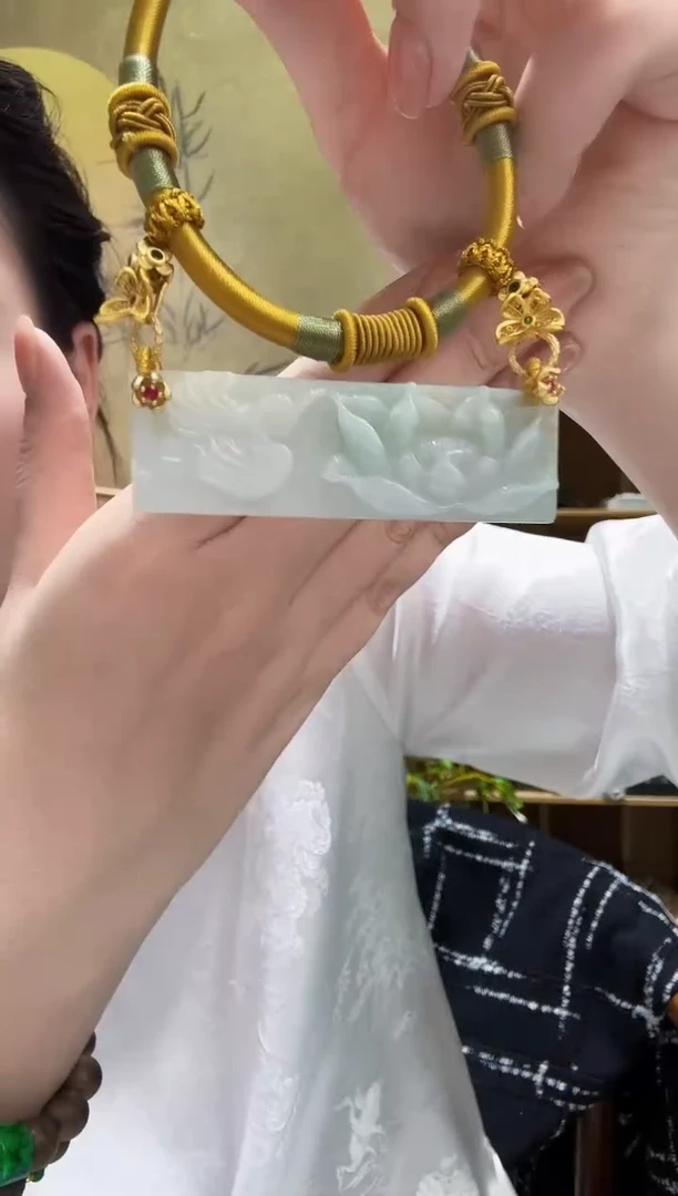颈饰未镶嵌翡翠吊坠