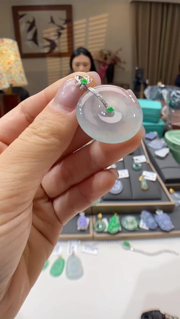 【闪购商品】翡翠颈饰18K金镶嵌平安扣