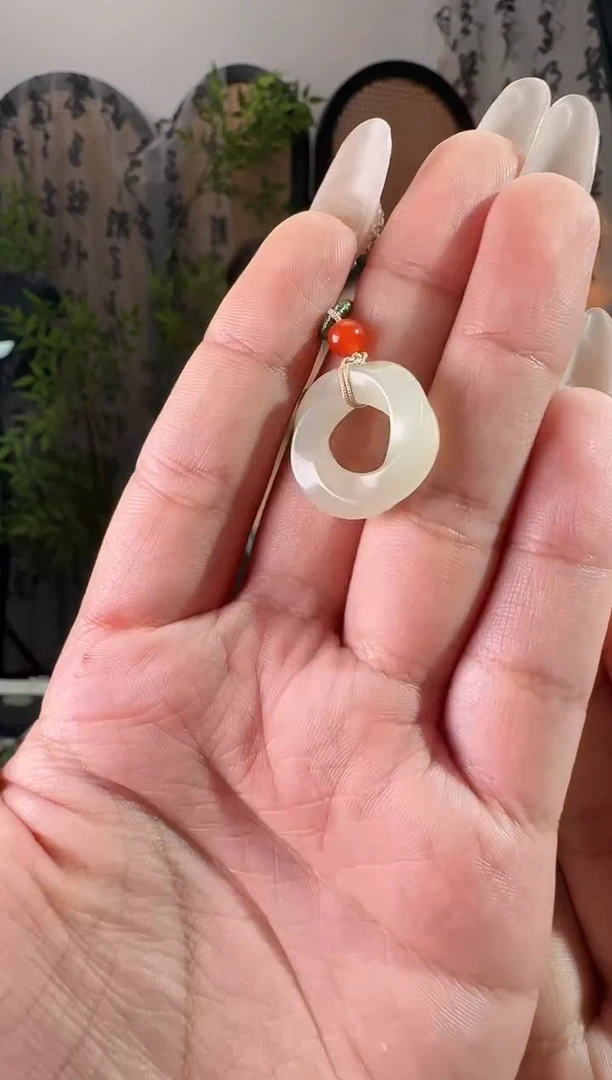 颈饰未镶嵌和田玉莫比乌斯环 新p