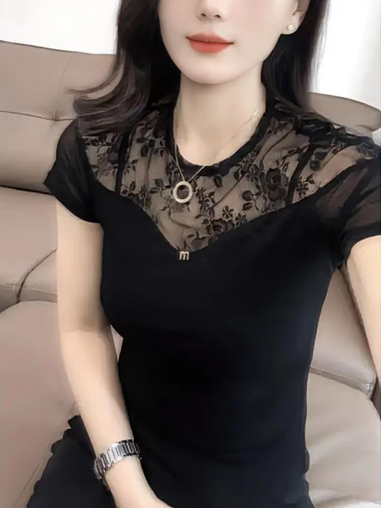 时尚气质镂空蕾丝拼接圆领设计感短袖T恤女2025夏季新款百搭上衣