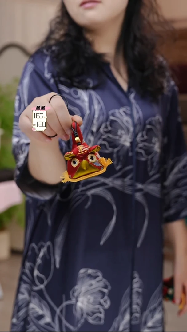 丝绸红色小老虎挂件*1