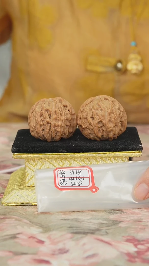 文玩核桃把件白狮子