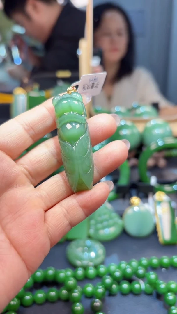 【闪购商品】和田玉（碧玉）吊坠(赠链)18K金镶嵌1
