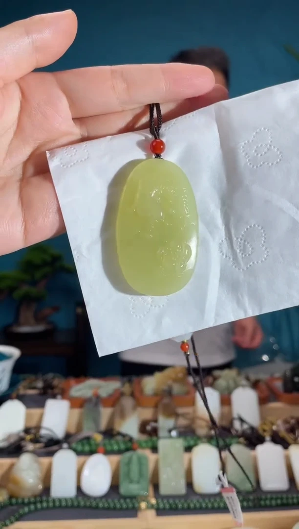 和田玉未镶嵌颈饰1