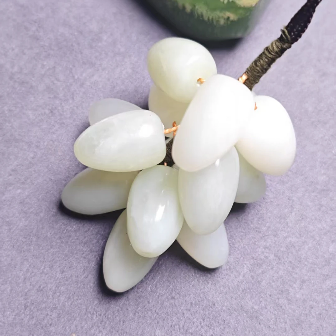 时尚经典岫玉葡萄挂件/HG-XUDZ-02（多样性发货）