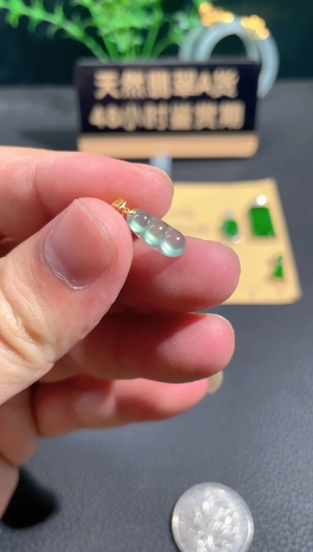 翡翠18K金镶嵌颈饰翡翠