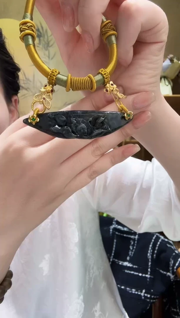 颈饰未镶嵌翡翠吊坠