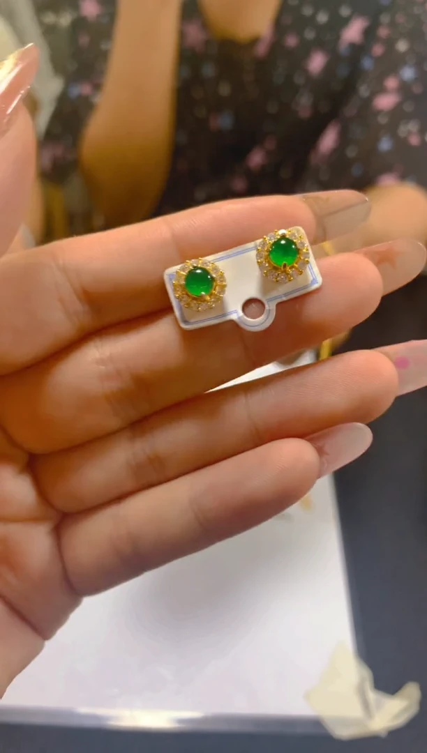 翡翠未镶嵌耳饰多样性发一