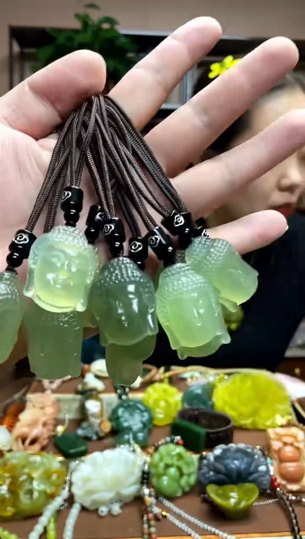 未镶嵌岫玉吊坠多样性发货发其中之一
