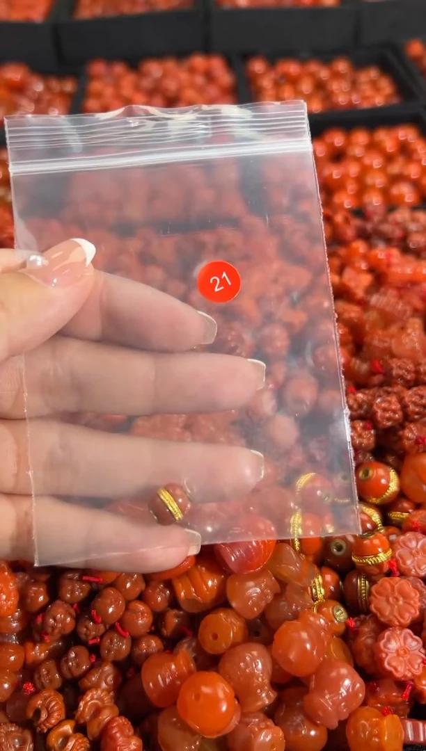 南红玛瑙未镶嵌颈饰1