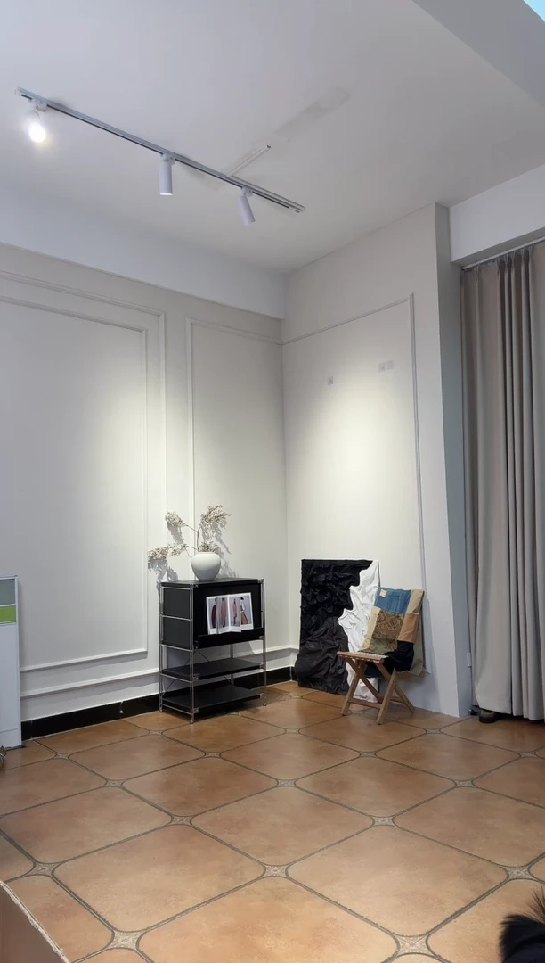 四****足设计师品牌白色衬衫