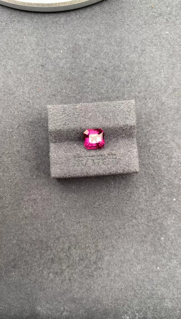 未镶嵌珠宝半成品石榴石2ct镁铝榴石 定制 GE