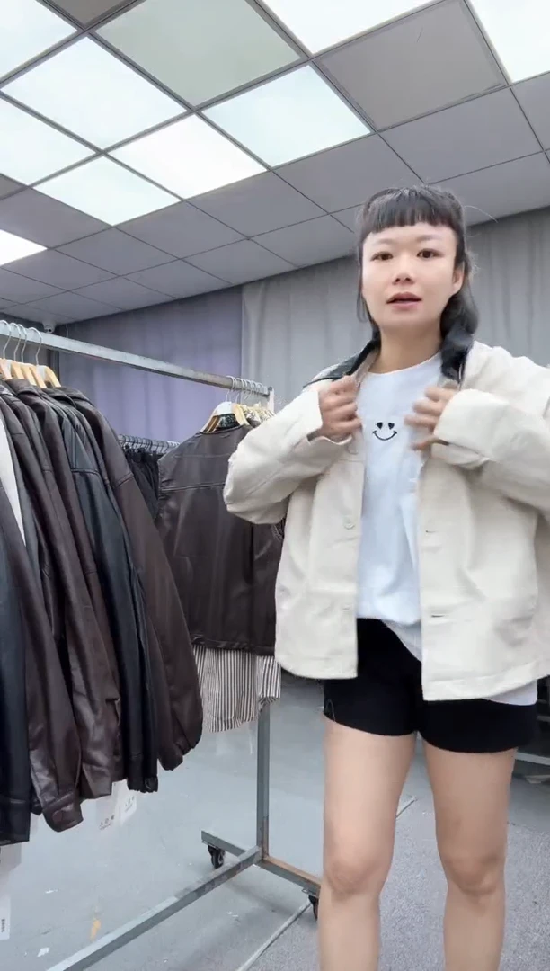 身上皮衣  大哥家漂亮衣服漂亮颜色