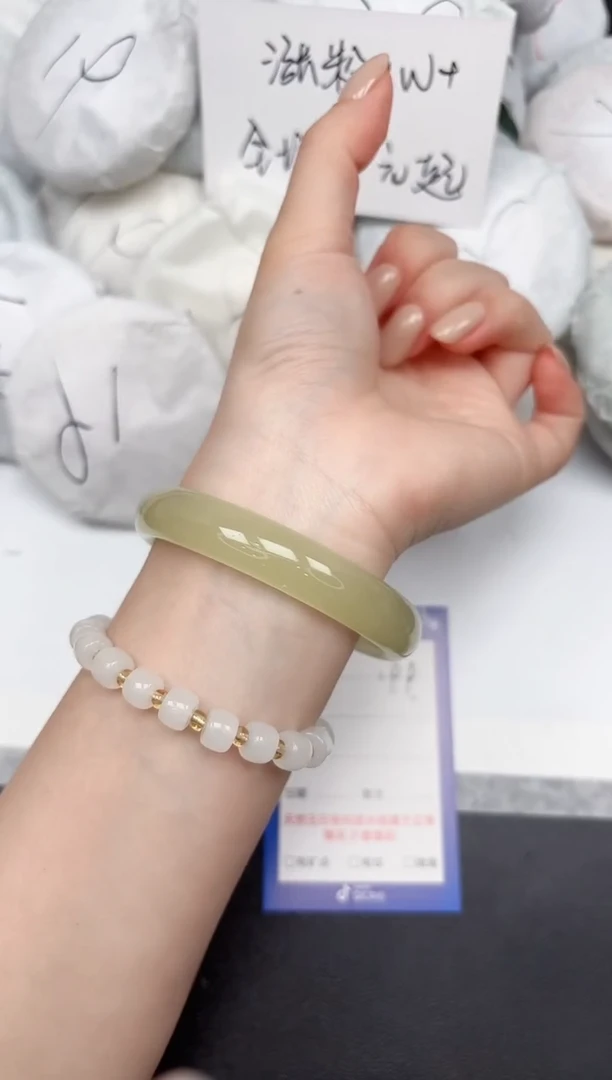 未镶嵌手镯石英岩玉199/61.4