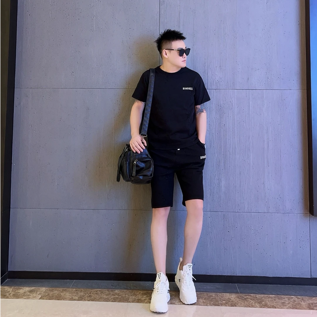 2025男士夏季潮流薄款舒适休闲百搭时尚欧货破洞设计师情侣两件套