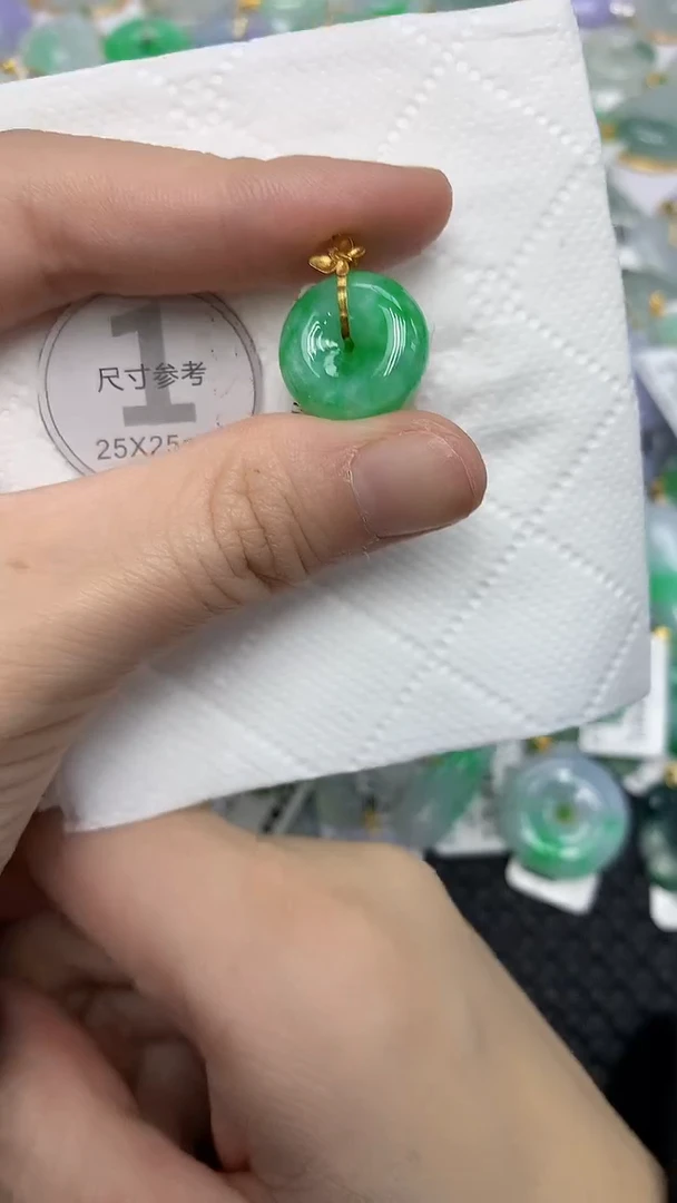 颈饰18K金镶嵌翡翠1111111111