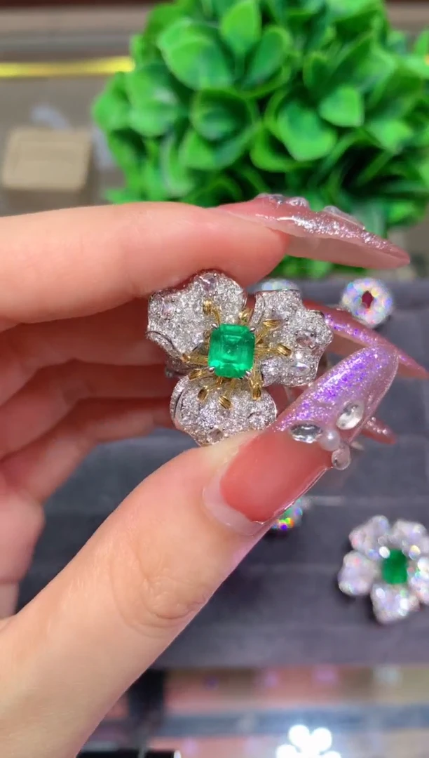 18K金镶嵌戒指祖母绿1.23CT