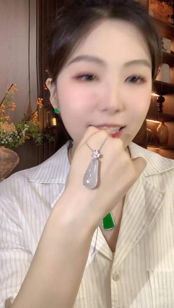 吊坠(不含链)18K金镶嵌翡翠A23