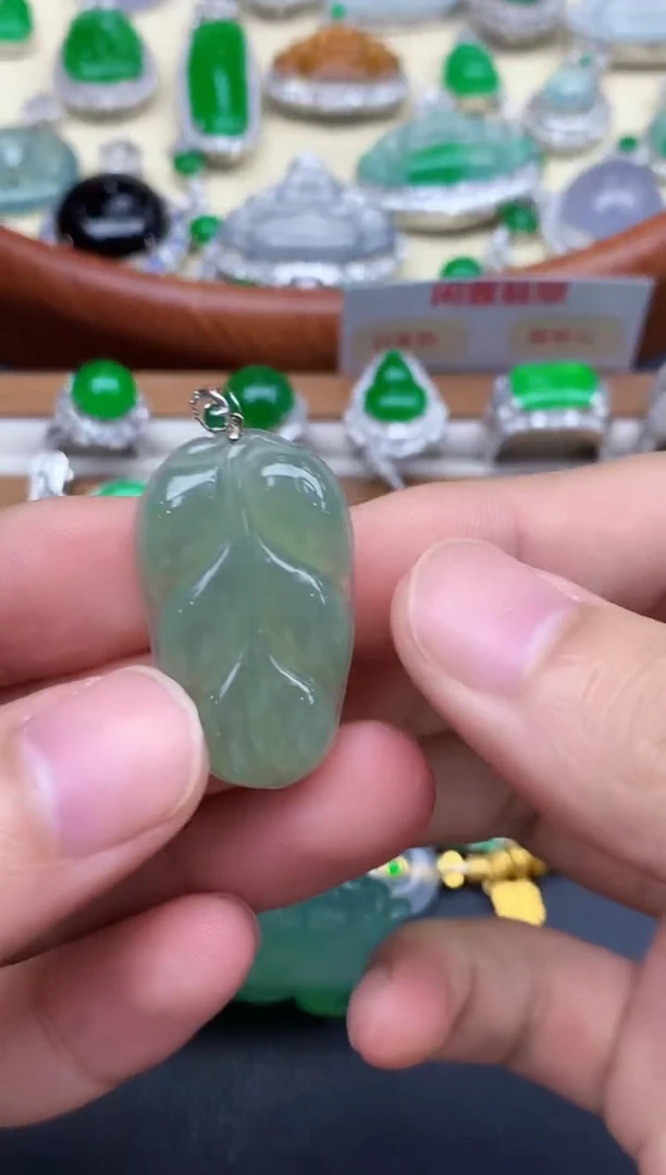 颈饰18K金镶嵌翡翠195-中国好珍宝