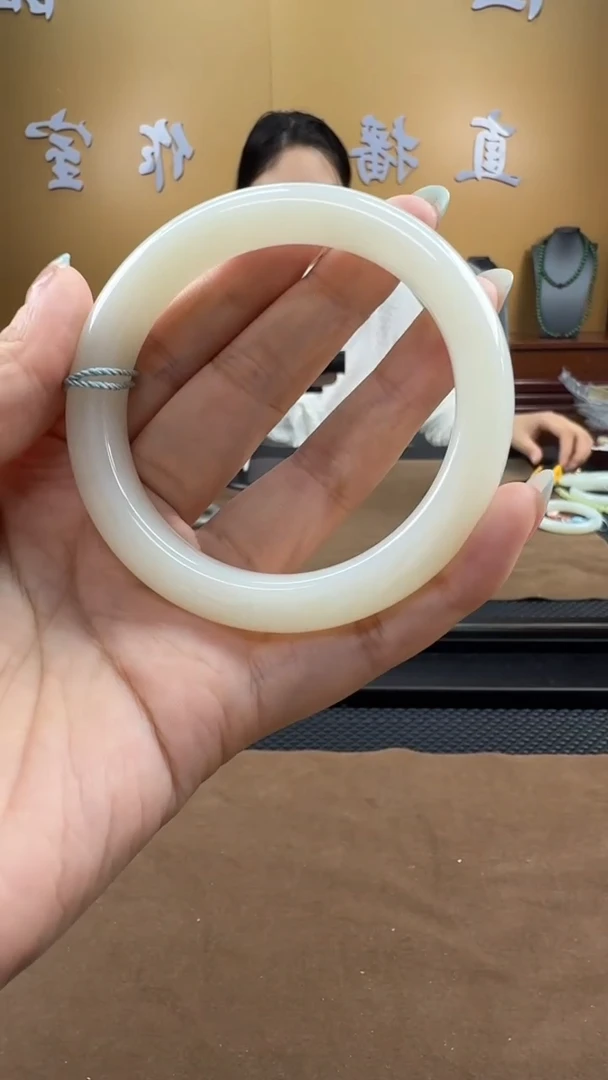 颈饰未镶嵌和田玉手镯60